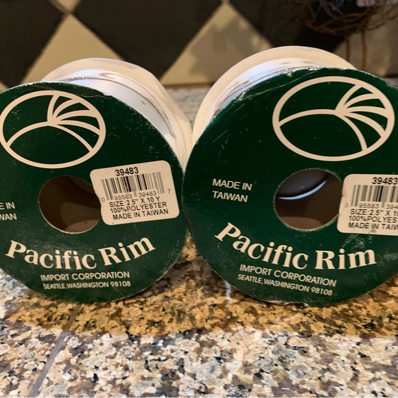 NWT TWO ROLLS-BEAUTIFUL PACIFIC RIM DECORATIVE RIBBON🎄2.5X 10 YARDS EACH ROLL - Picture 2 of 6